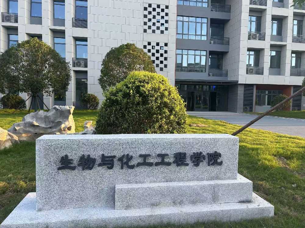 越城区扬州职业大学体育场高杆灯项目